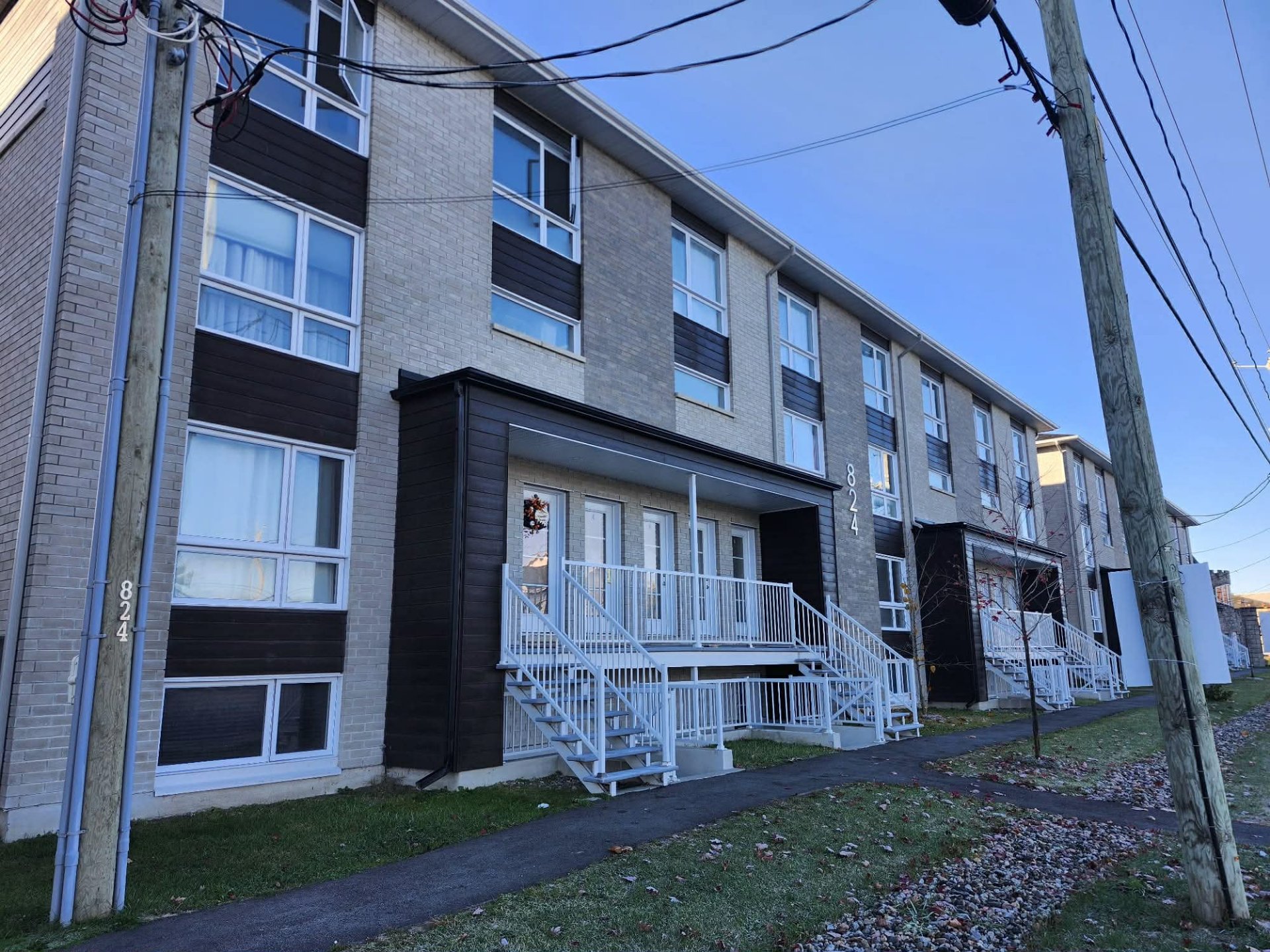 824 Boul. Maloney E. 8