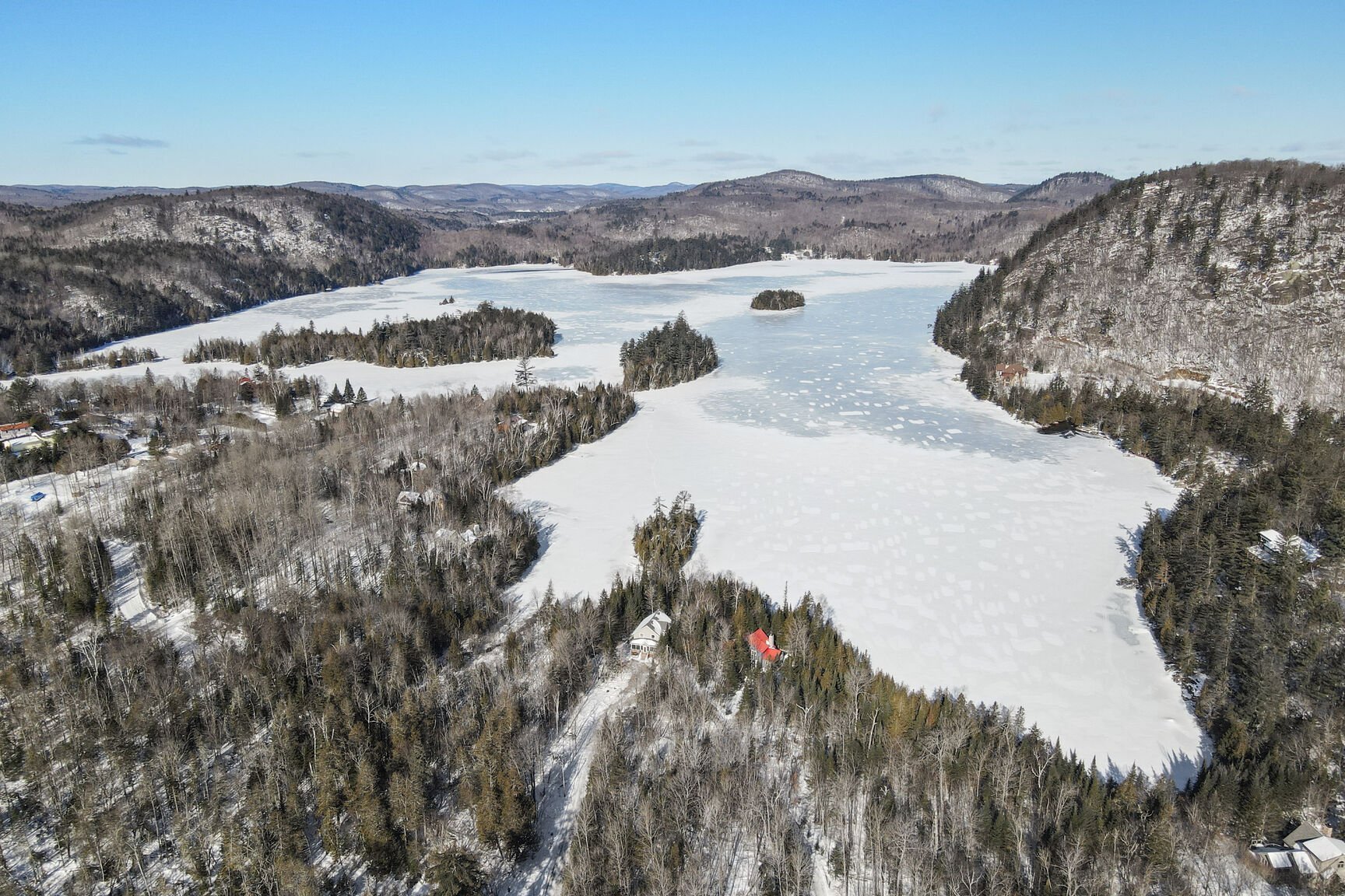 Vue sur l'eau - Vue Aérienne du côté du Lac McArthur