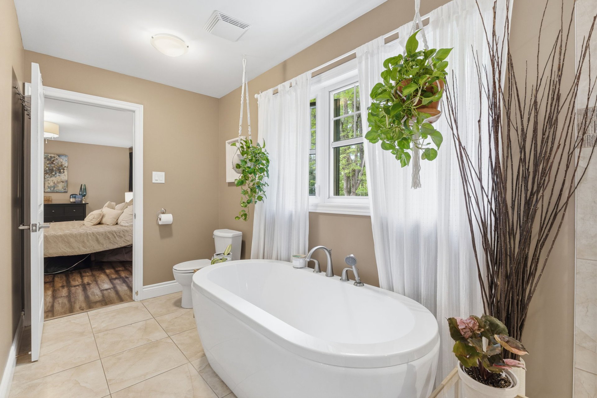 Ensuite bathroom