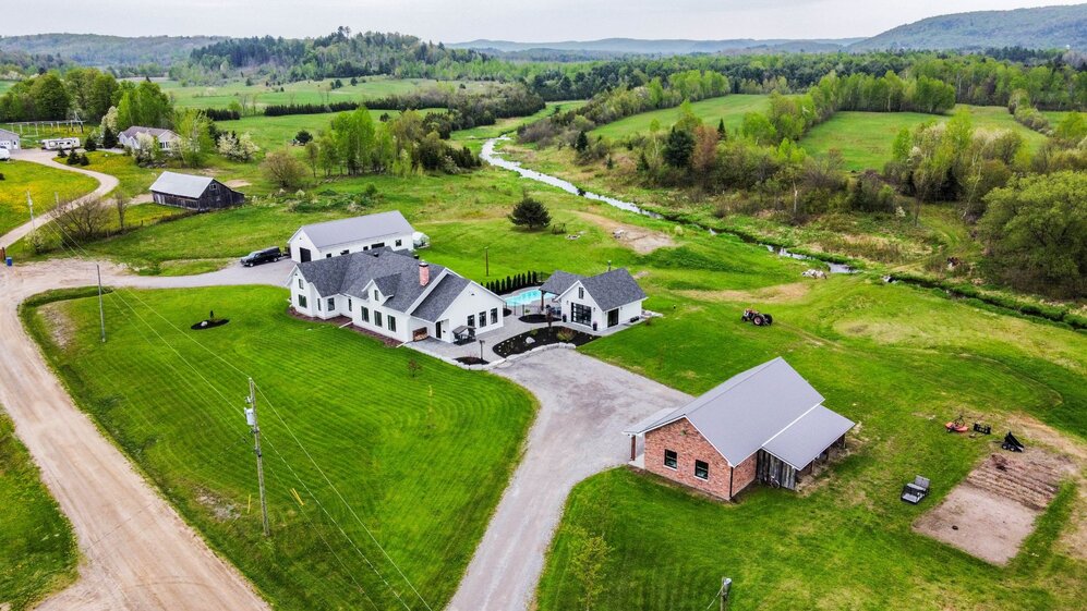 156 Ch. du Lac-Charlebois 
