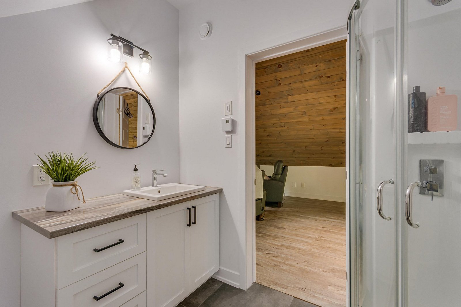 Salle de bains attenante à la CCP