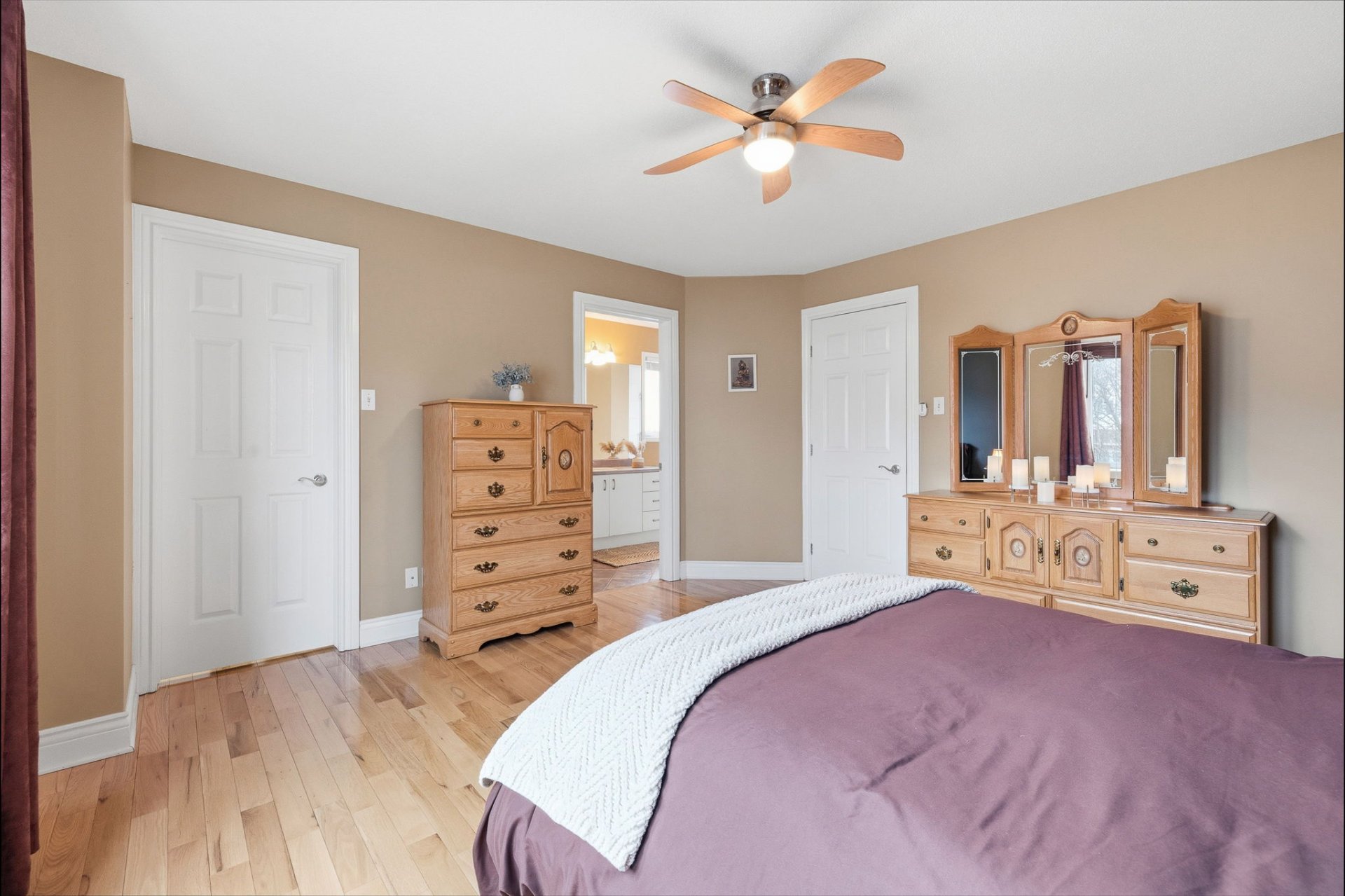 Chambre à coucher principale - avec Walk-in