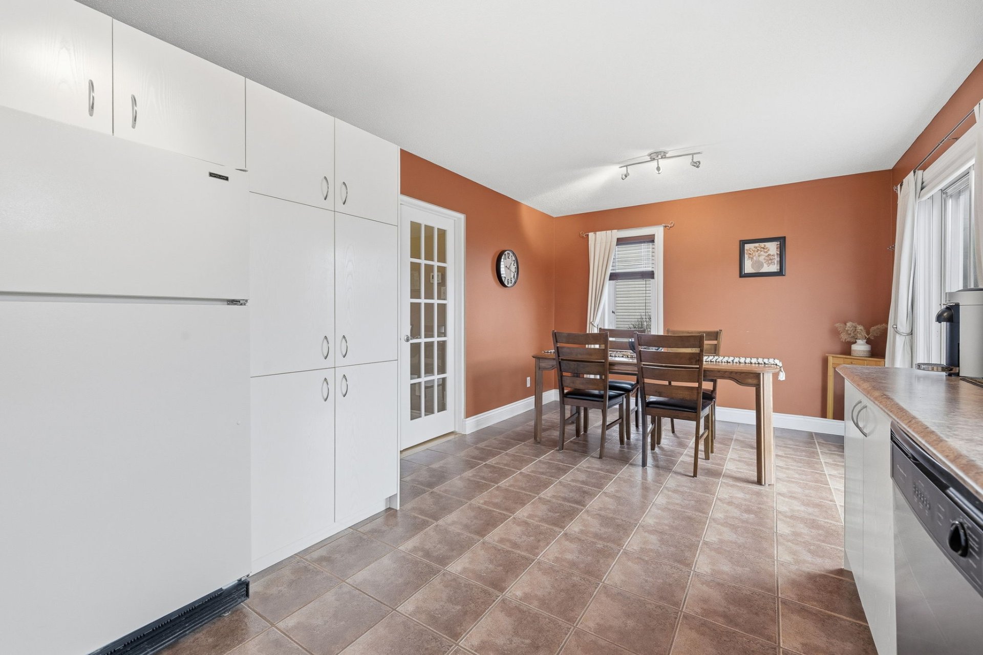 Cuisine - vu cuisine salle à Manger