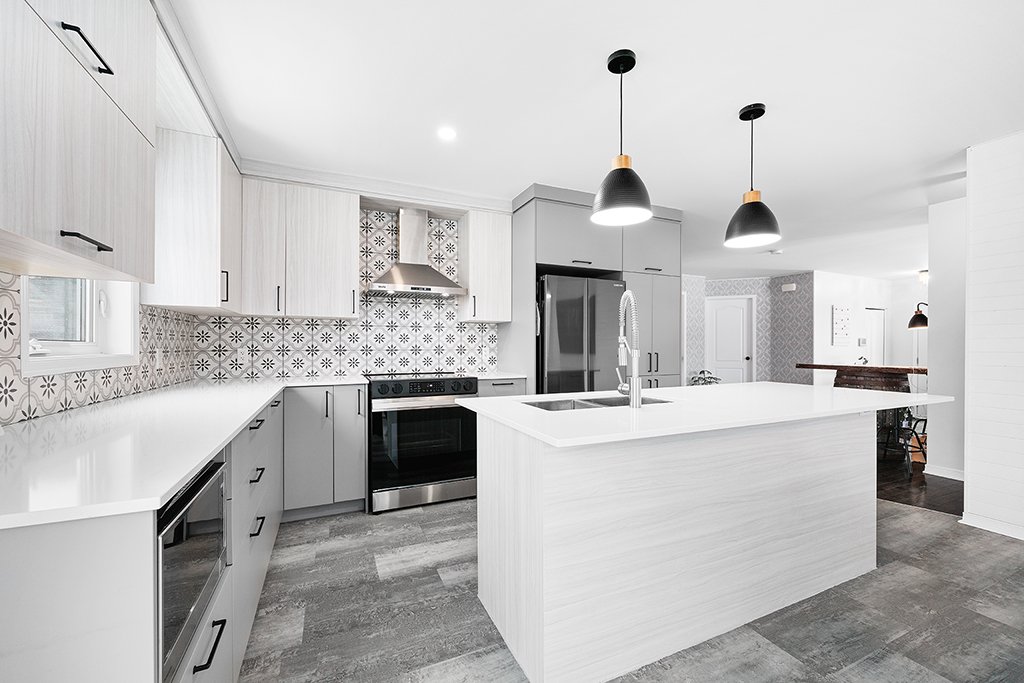 Cuisine - îlot de 7 pieds en quartz