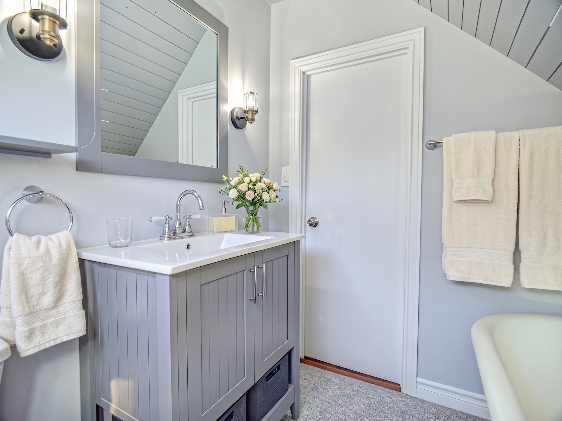 Bathroom (1st floor)