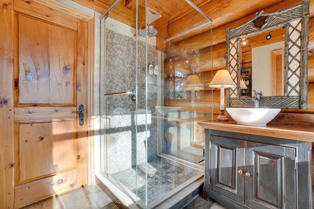 Ensuite bathroom