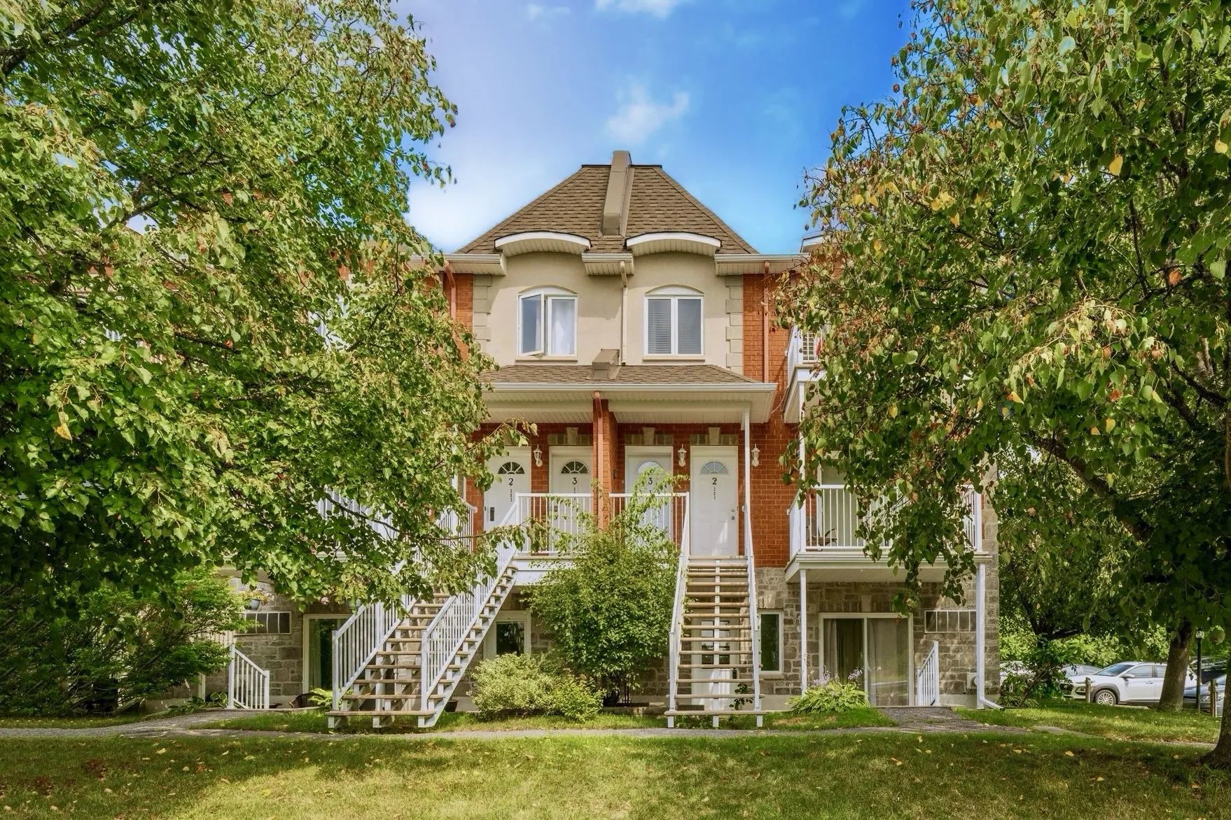 301 Rue de la Côte-des-Neiges 3