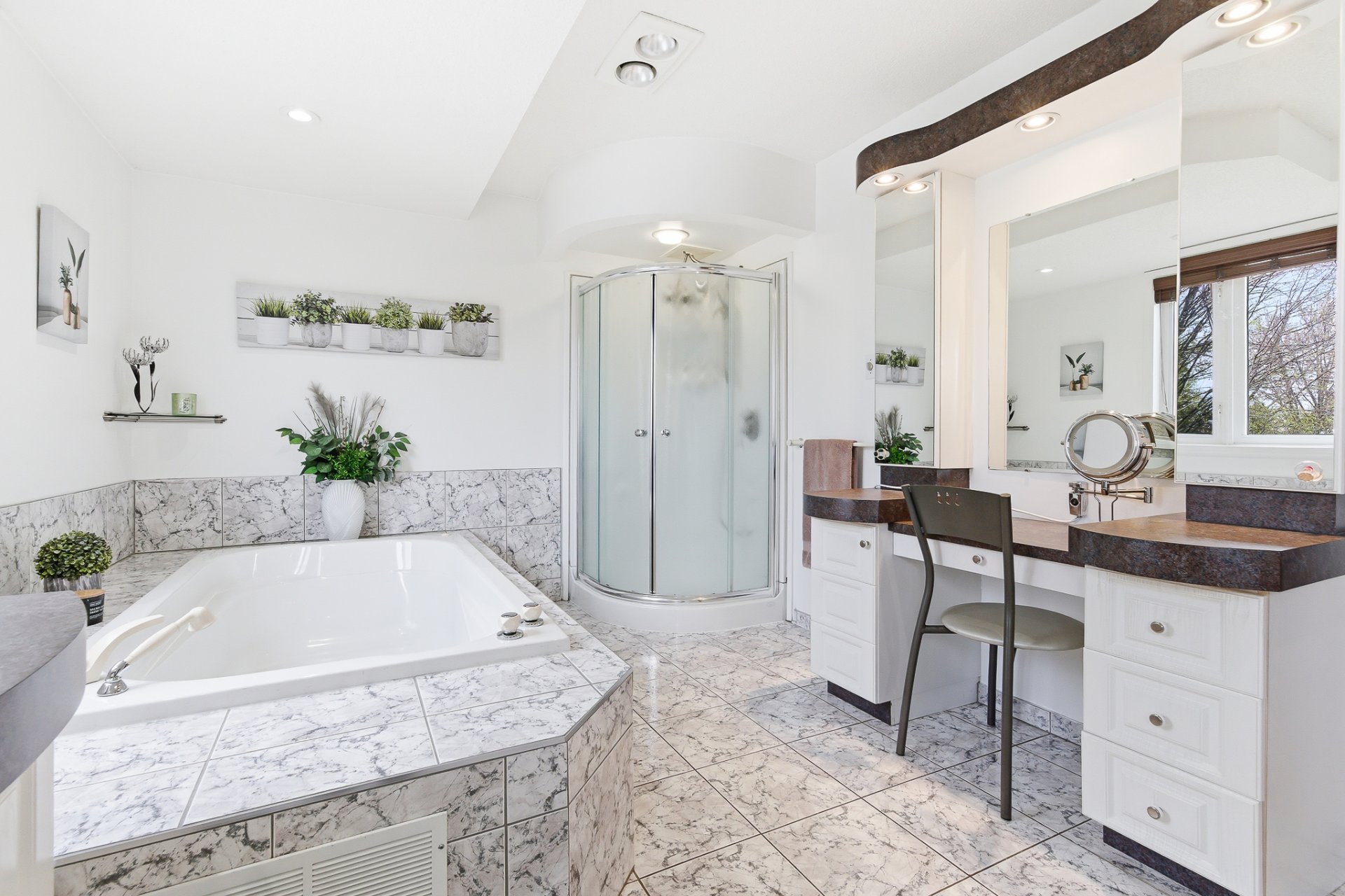 Ensuite bathroom