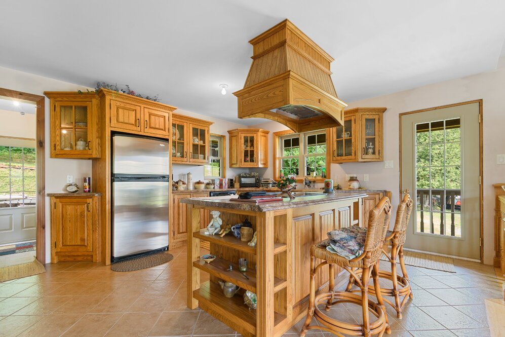 Kitchen - chain cabinet