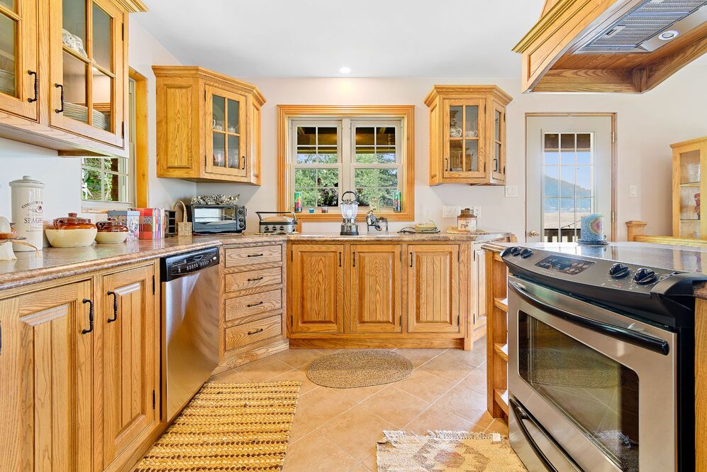 Kitchen - chain cabinet