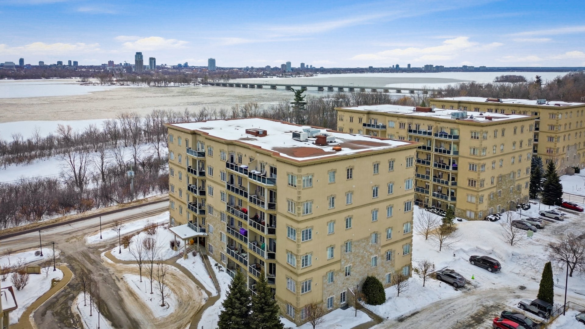 154 Boul. de Lucerne 104