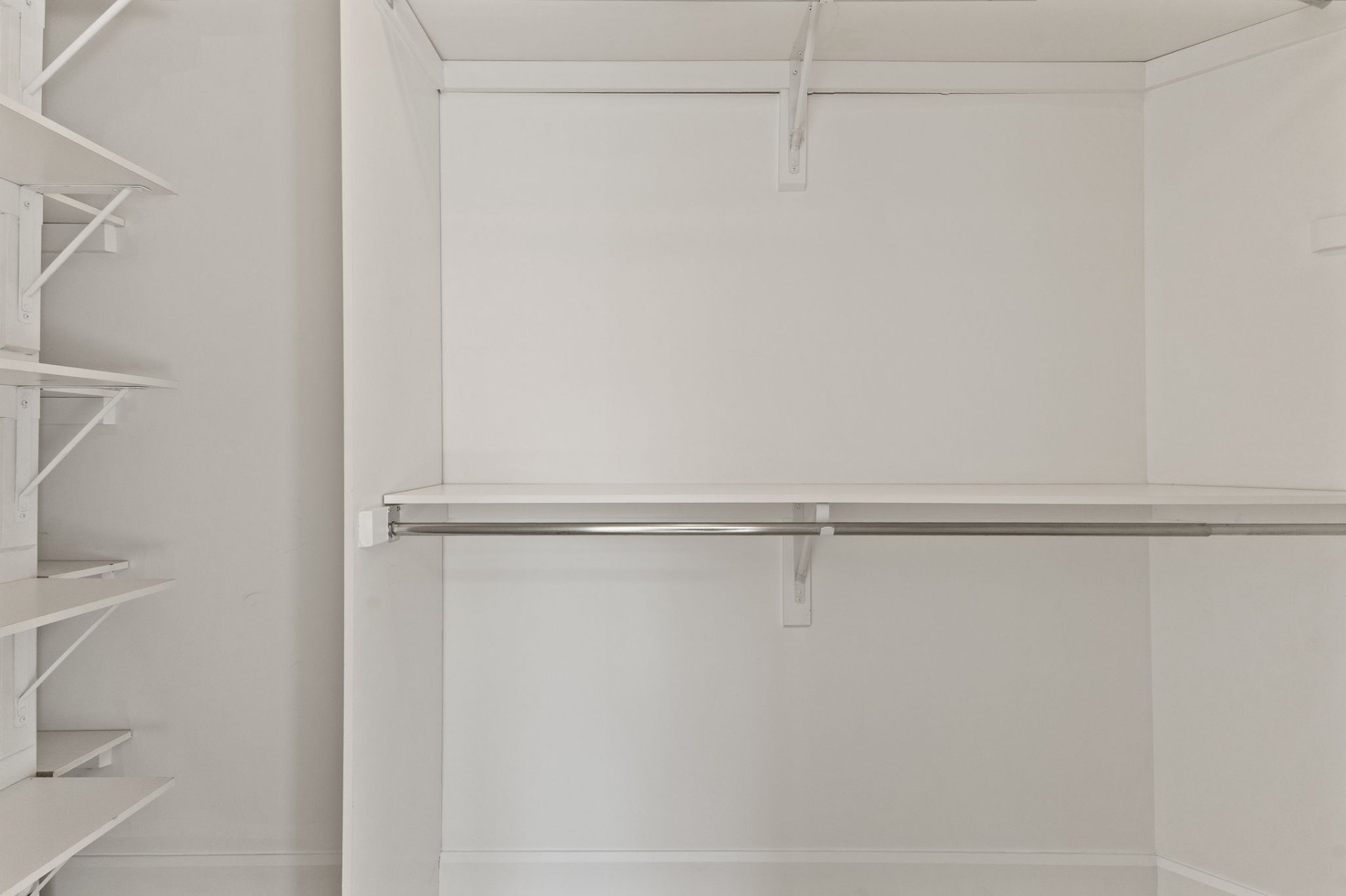 Walk-in closet