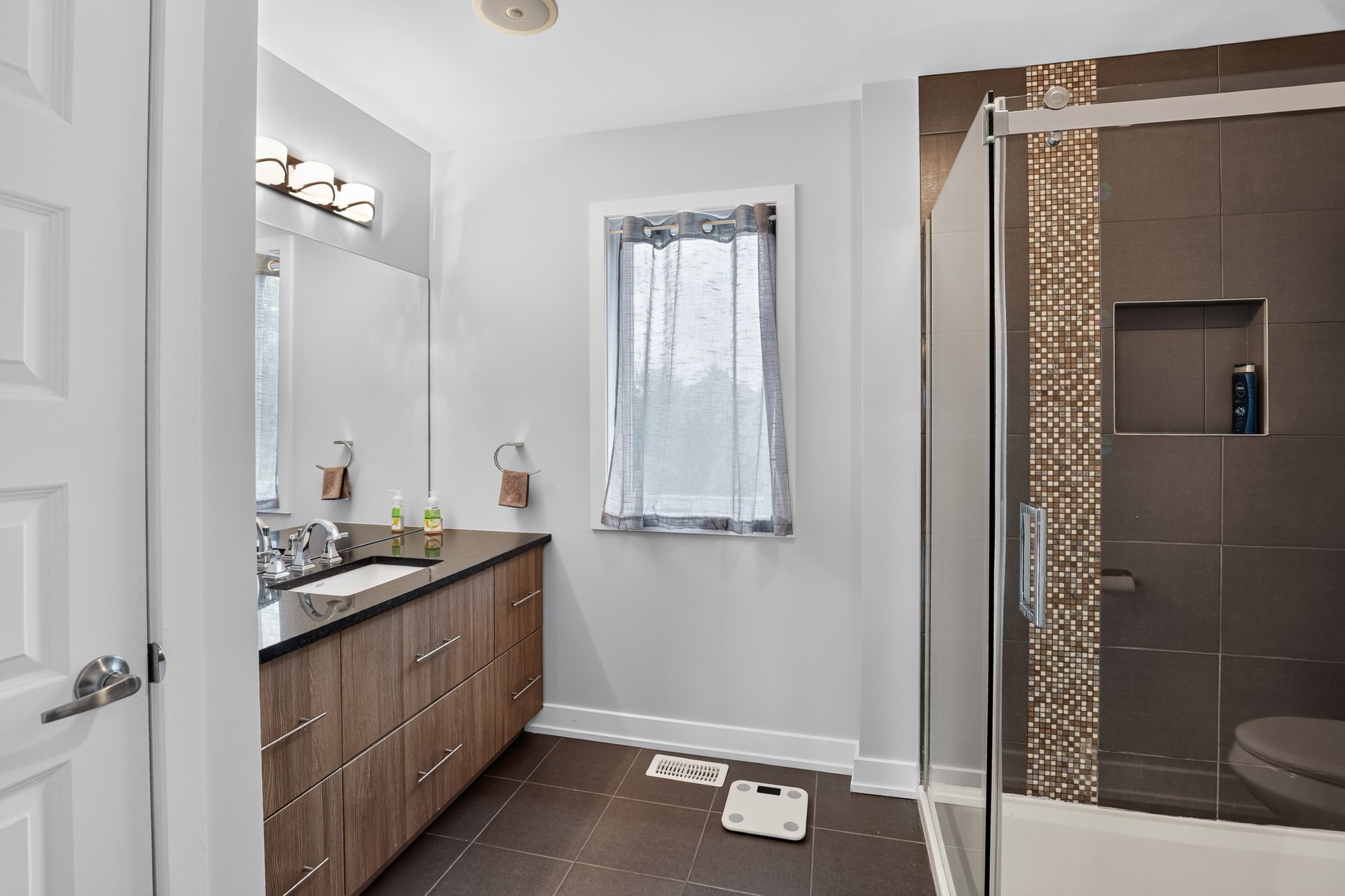 Ensuite bathroom