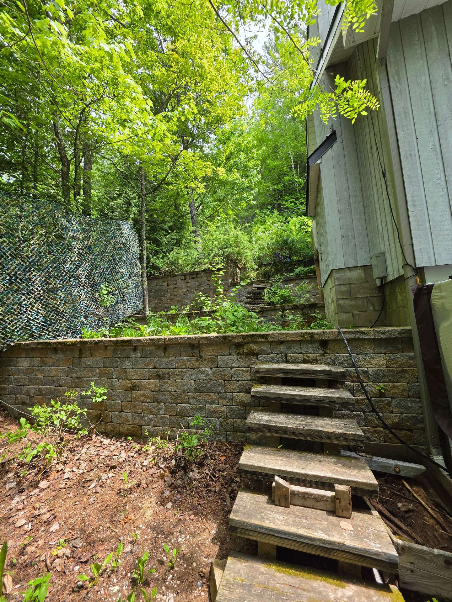 Exterior - garden area behind the spa