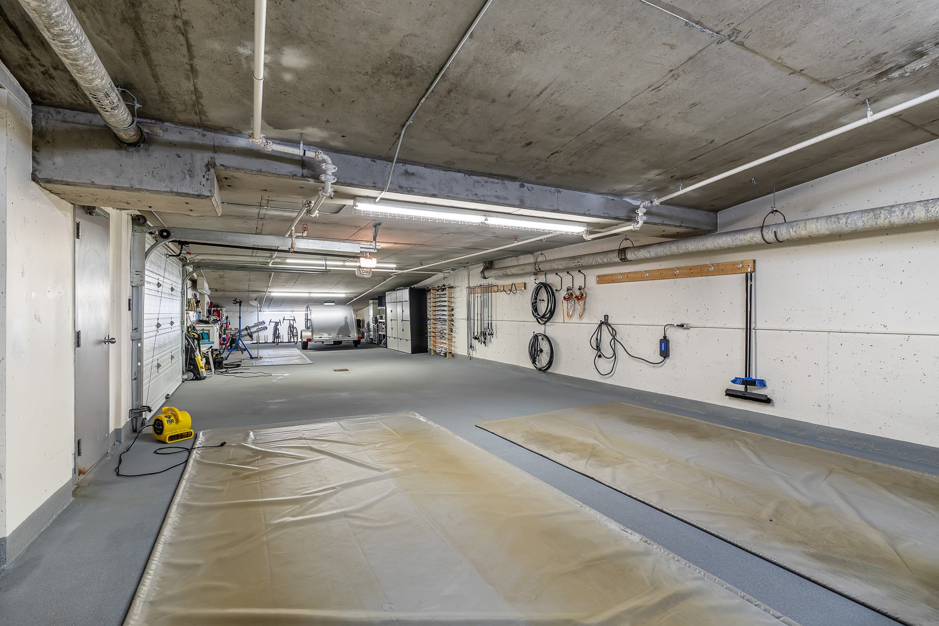 Garage - Section privé pour 4 voitures