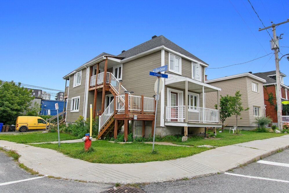 200 Rue Laval 