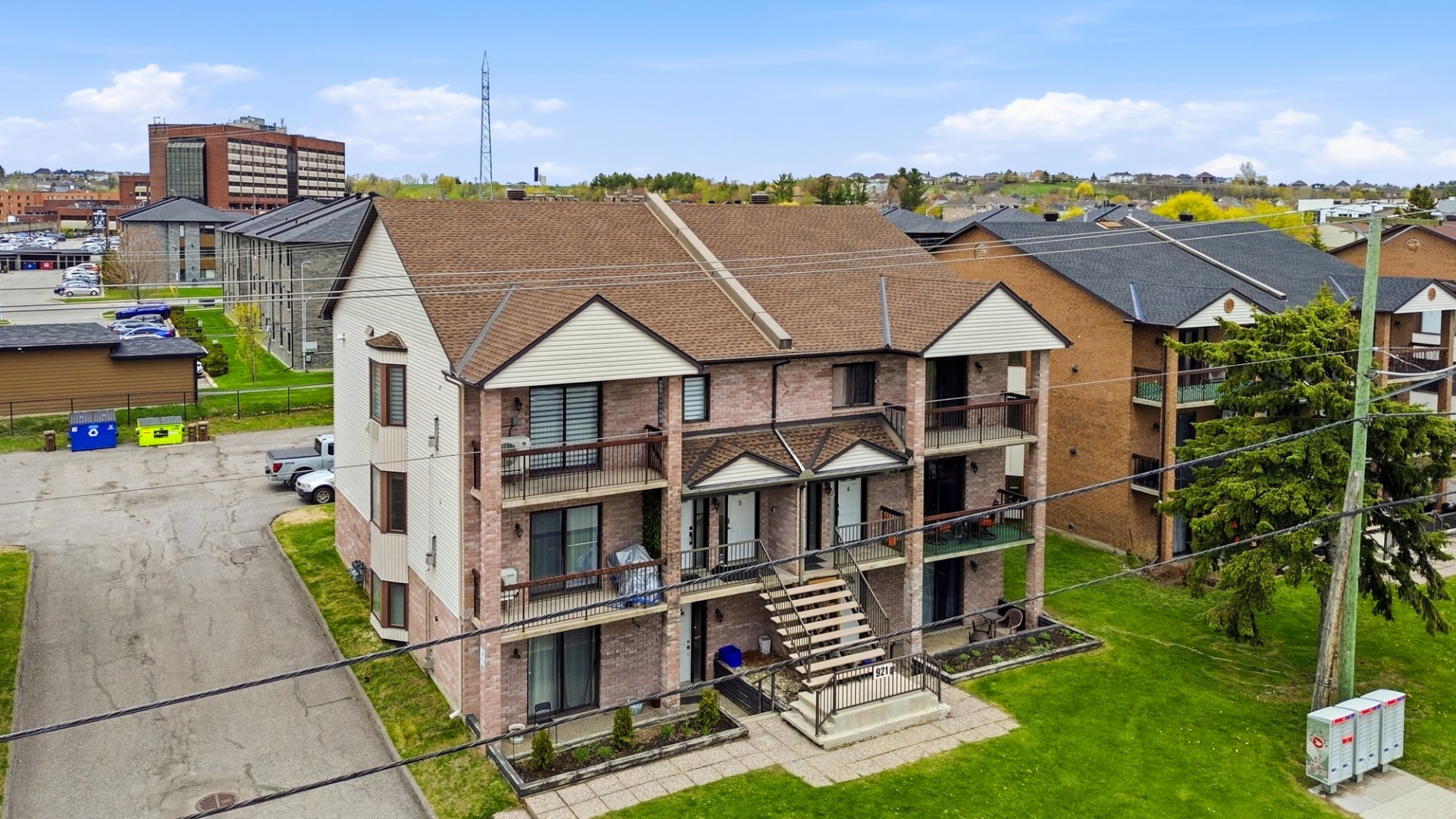 921 Boul. St-René O. 5