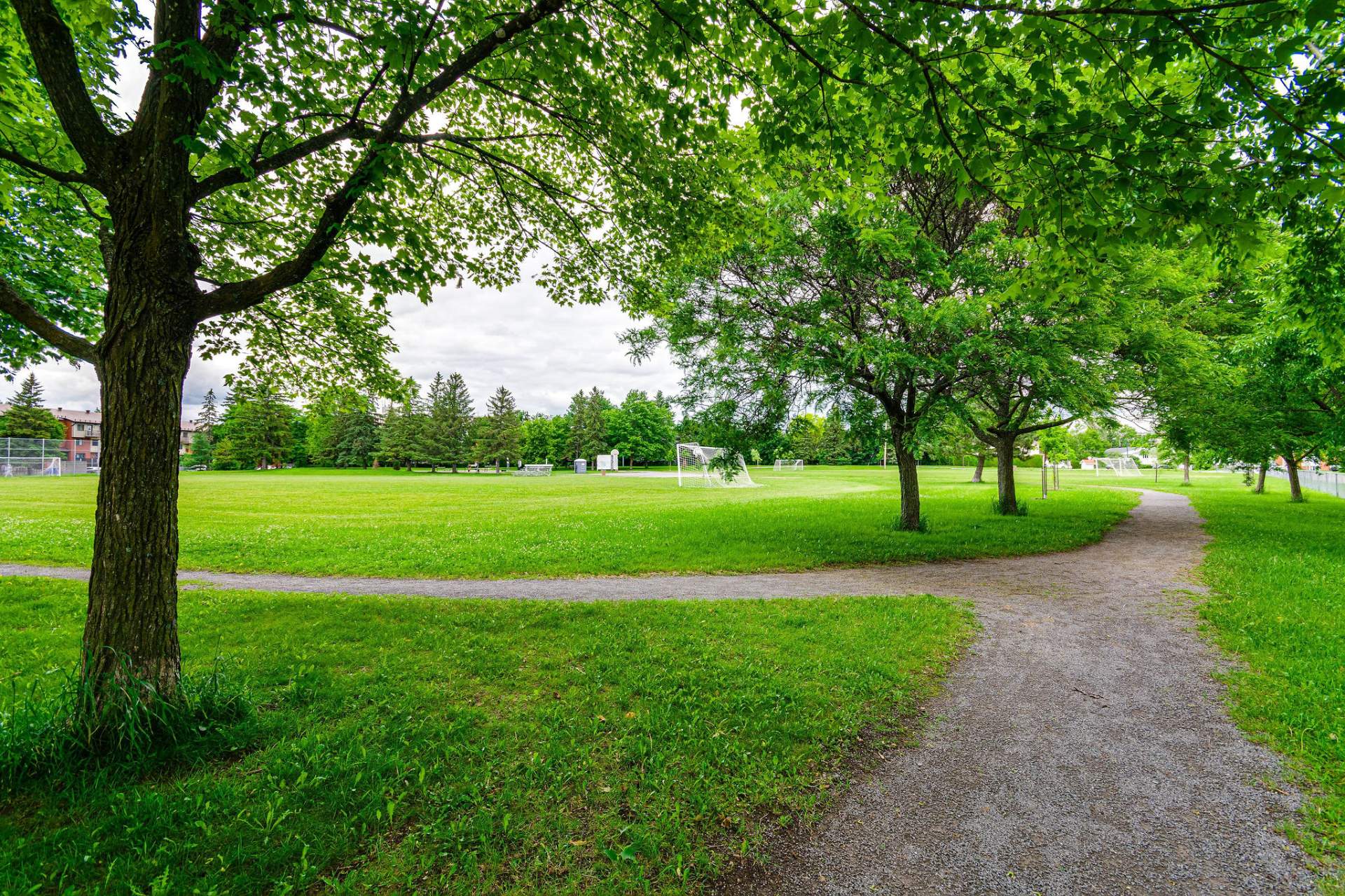 Nearby - Des Ormes park