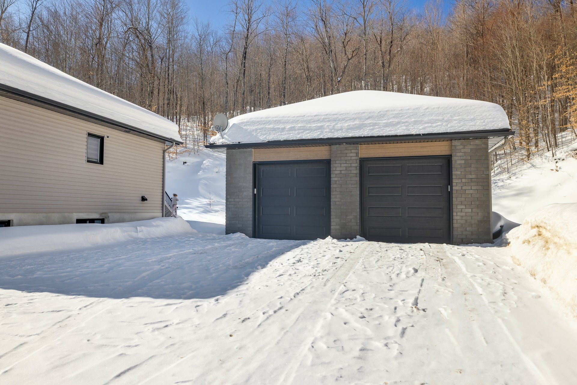 Garage - Garage chauffé avec son propre panneau électrique