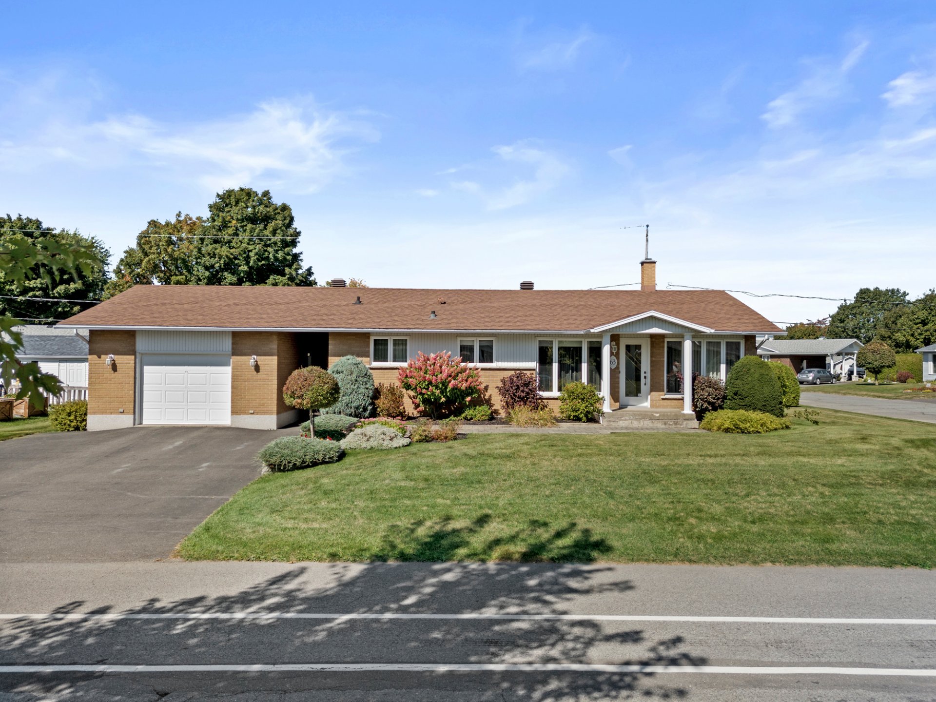 63 Av. Dunn 