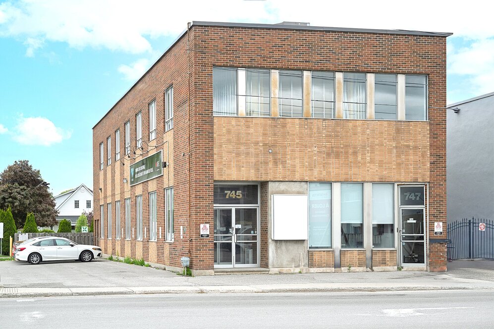 745 Boul. St-Joseph 