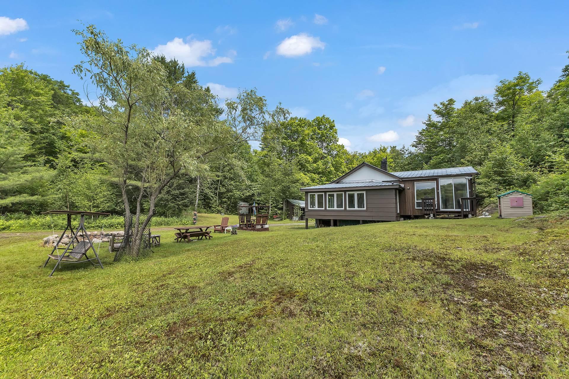 Façade - Property access road