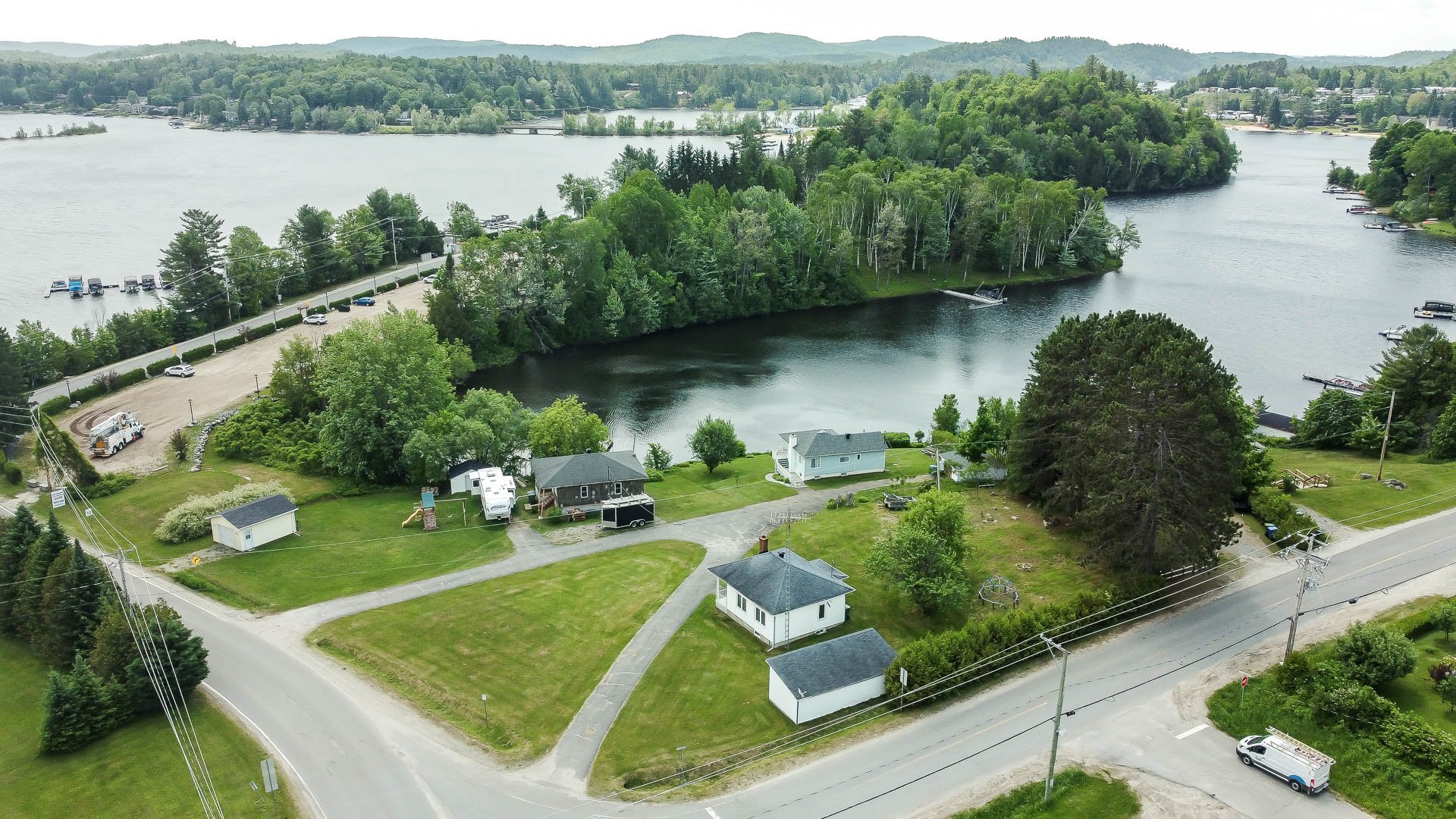 879 Ch. du Tour-du-Lac