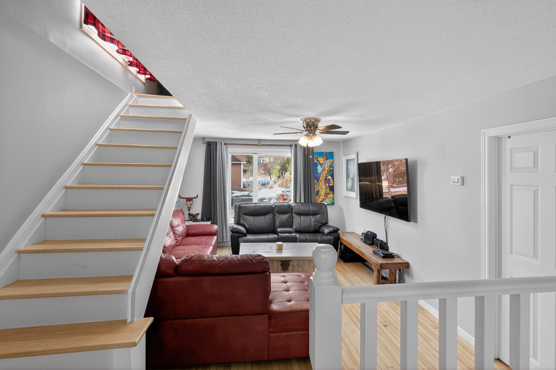 Escalier - Escalier vers 2é étage - Unité B