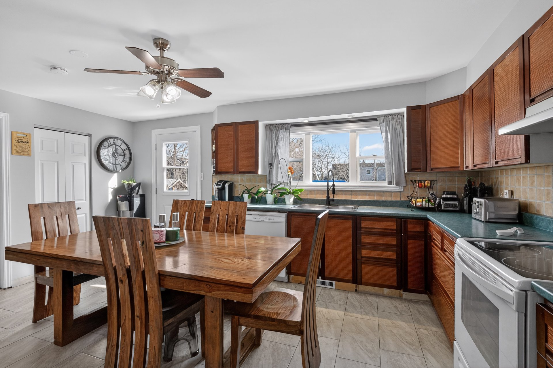 Salle à manger - Salle à manger/Cuisine - Unité B