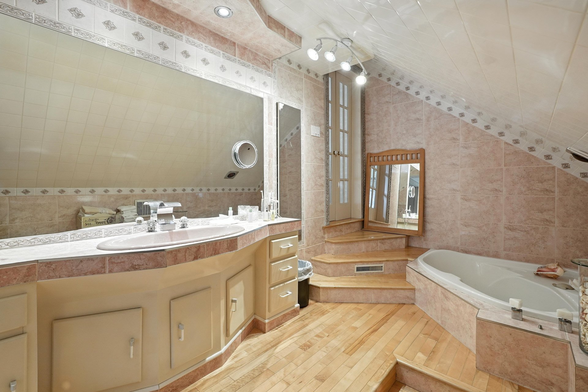 Ensuite bathroom