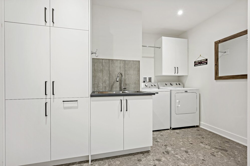 Laundry room - With acces to garage