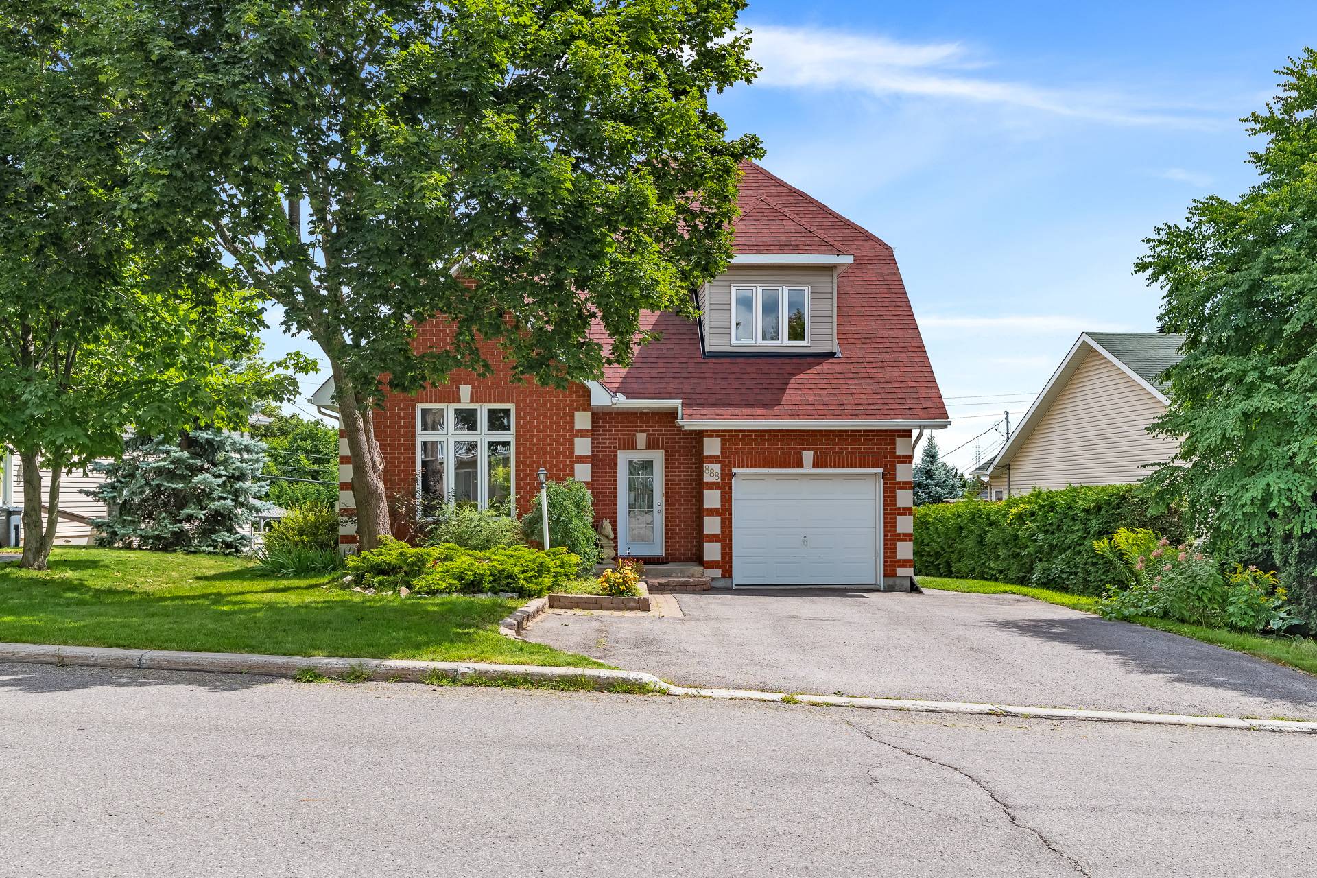 888 Rue de l'Oasis 