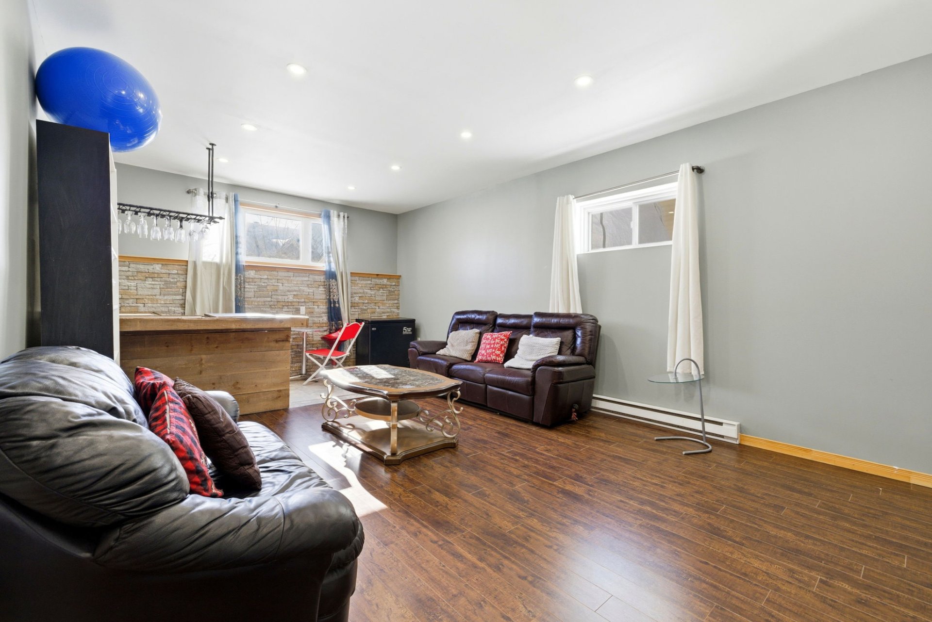 Salle familiale - sous-sol plafond 10 pied