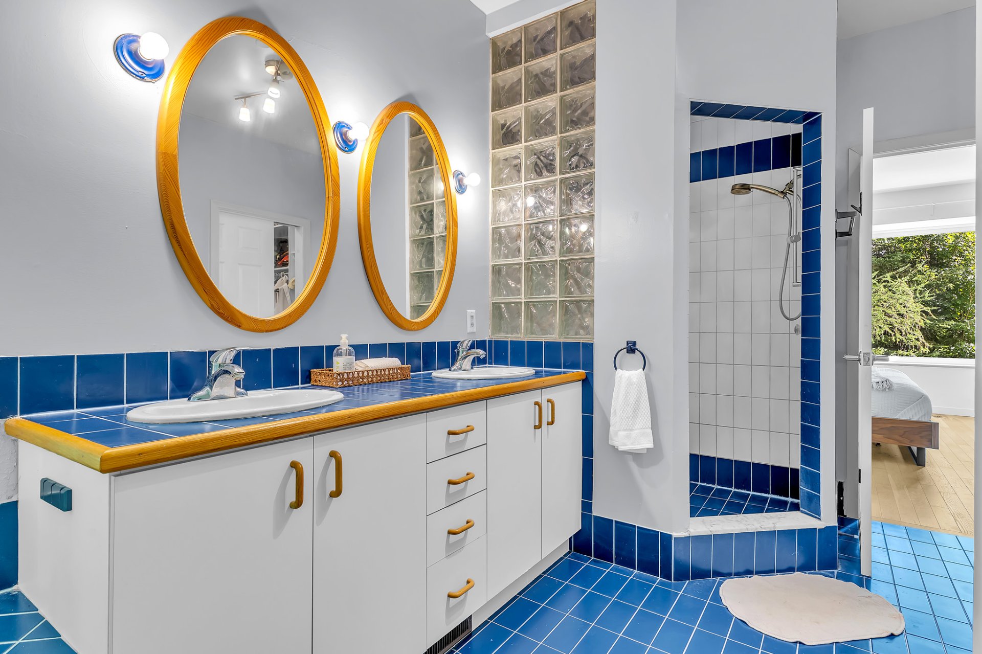 Ensuite bathroom