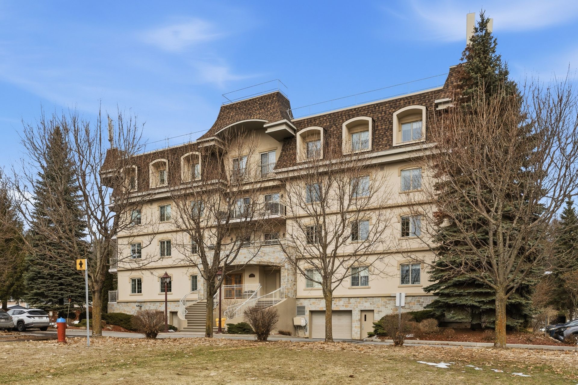 556 Boul. de l'Hôpital 403