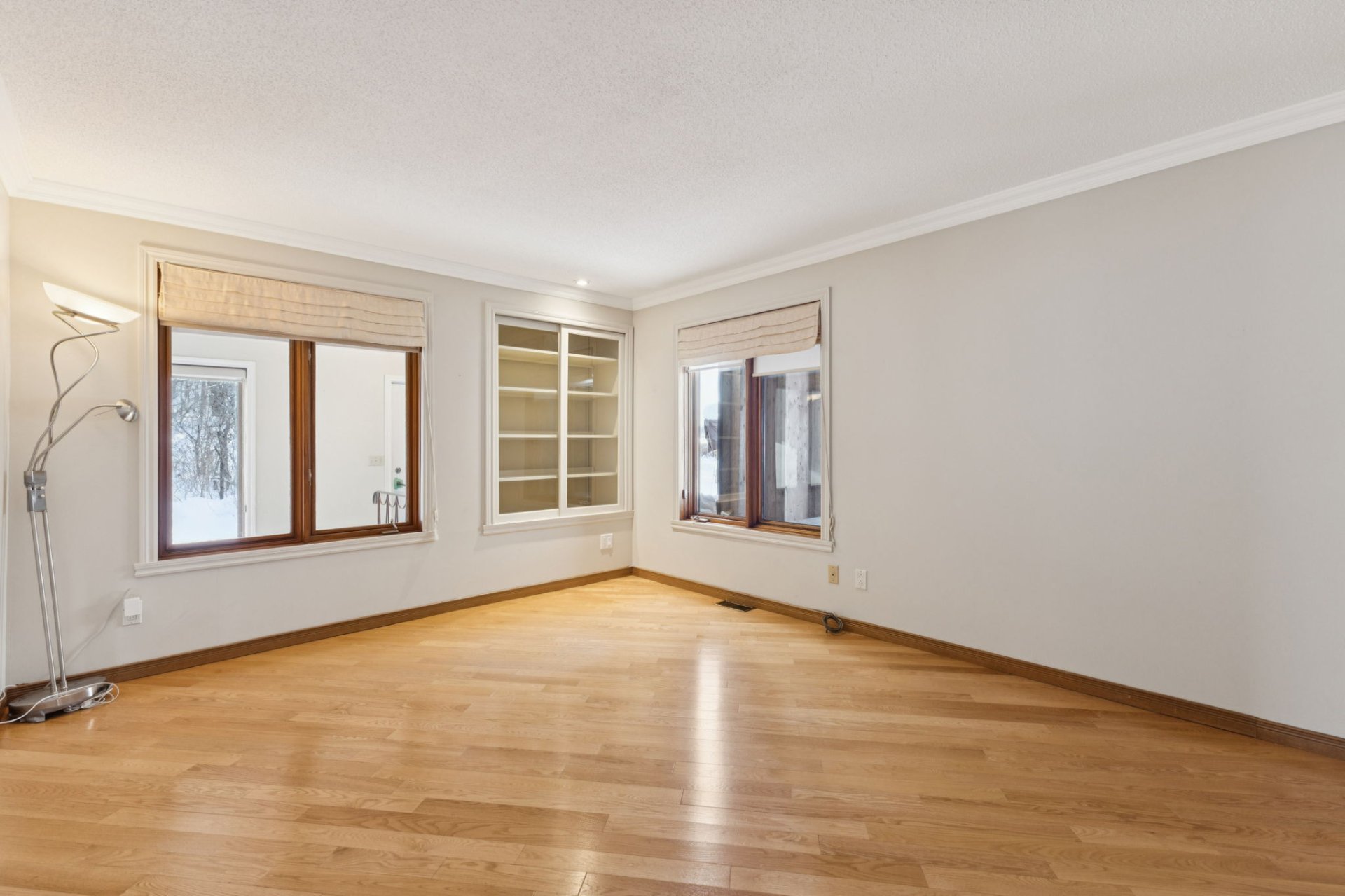 Bureau - Rez de chaussé ou Chambre