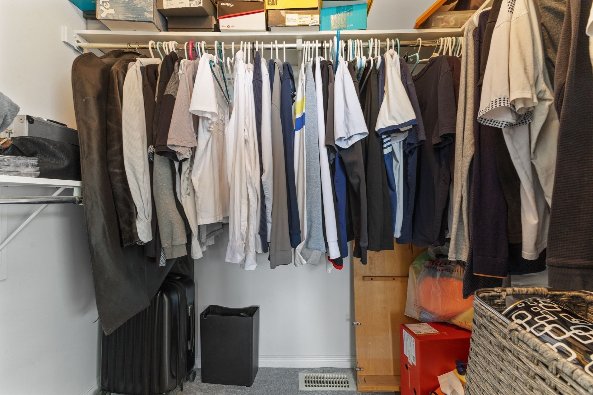 Walk-in closet