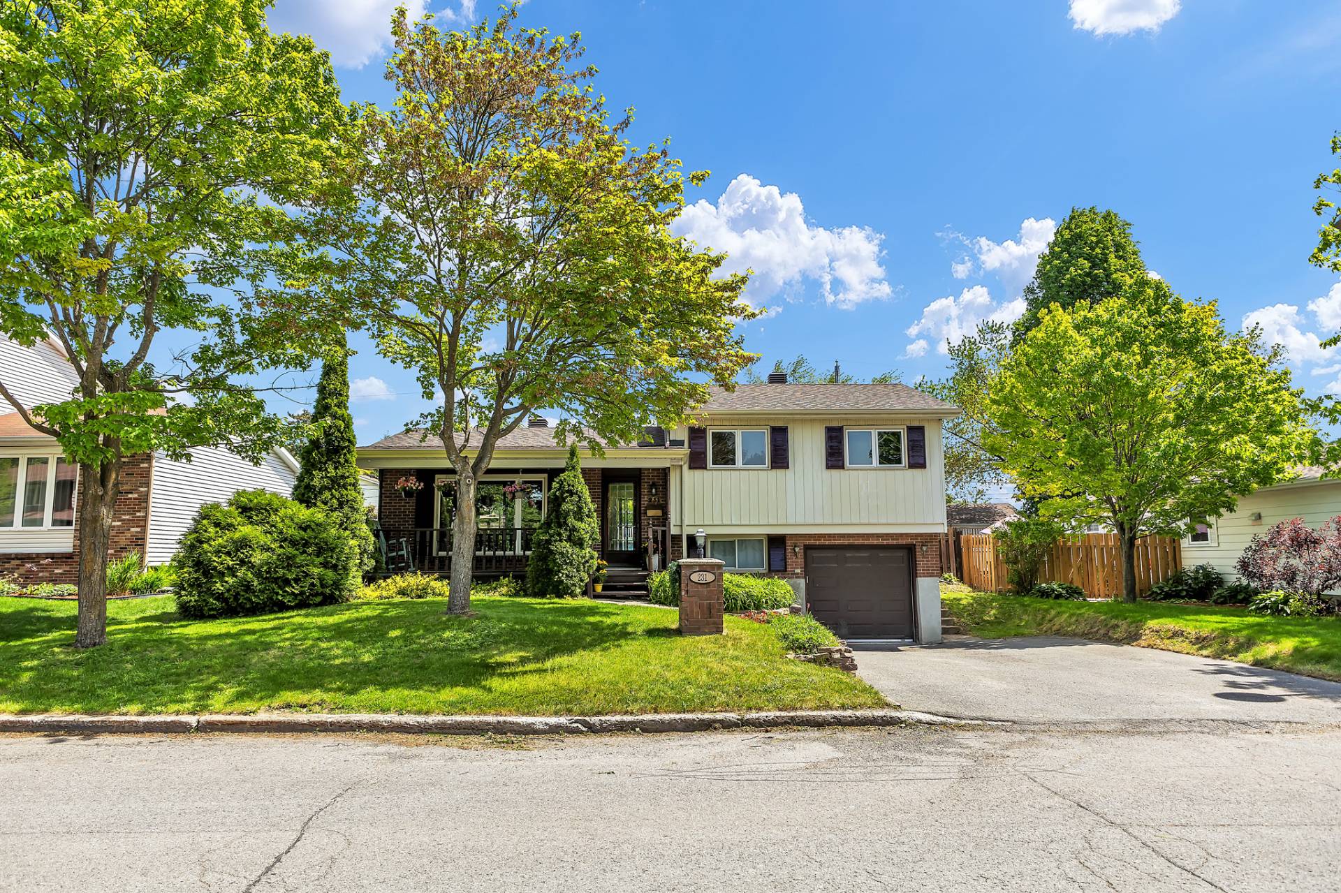 231 Av. des Voyageurs 