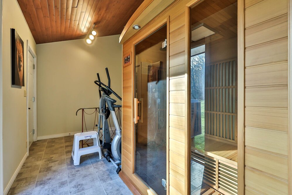 Salle d'exercice - entrée ext+ descente au sous-sol