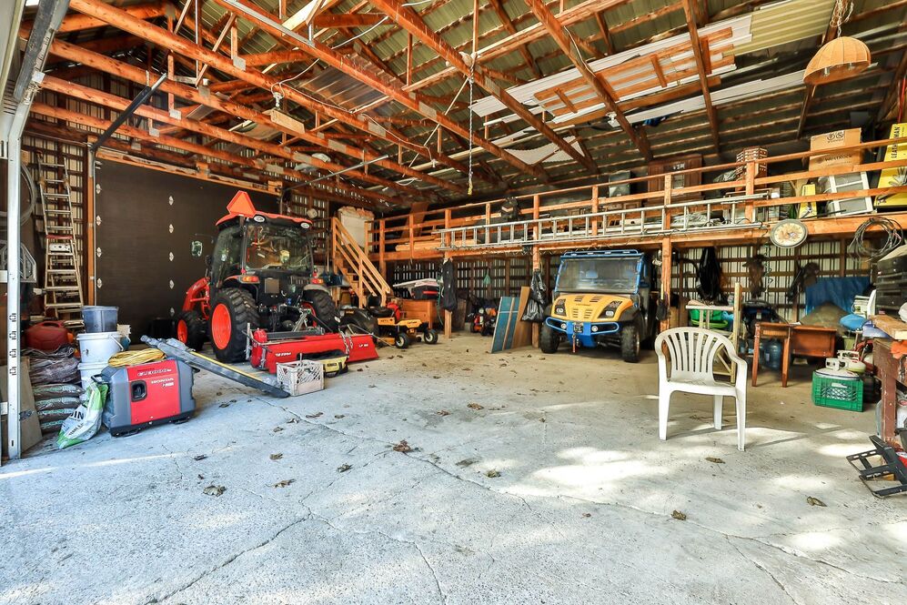 Garage - partie arrière, pourrait faire une écurie