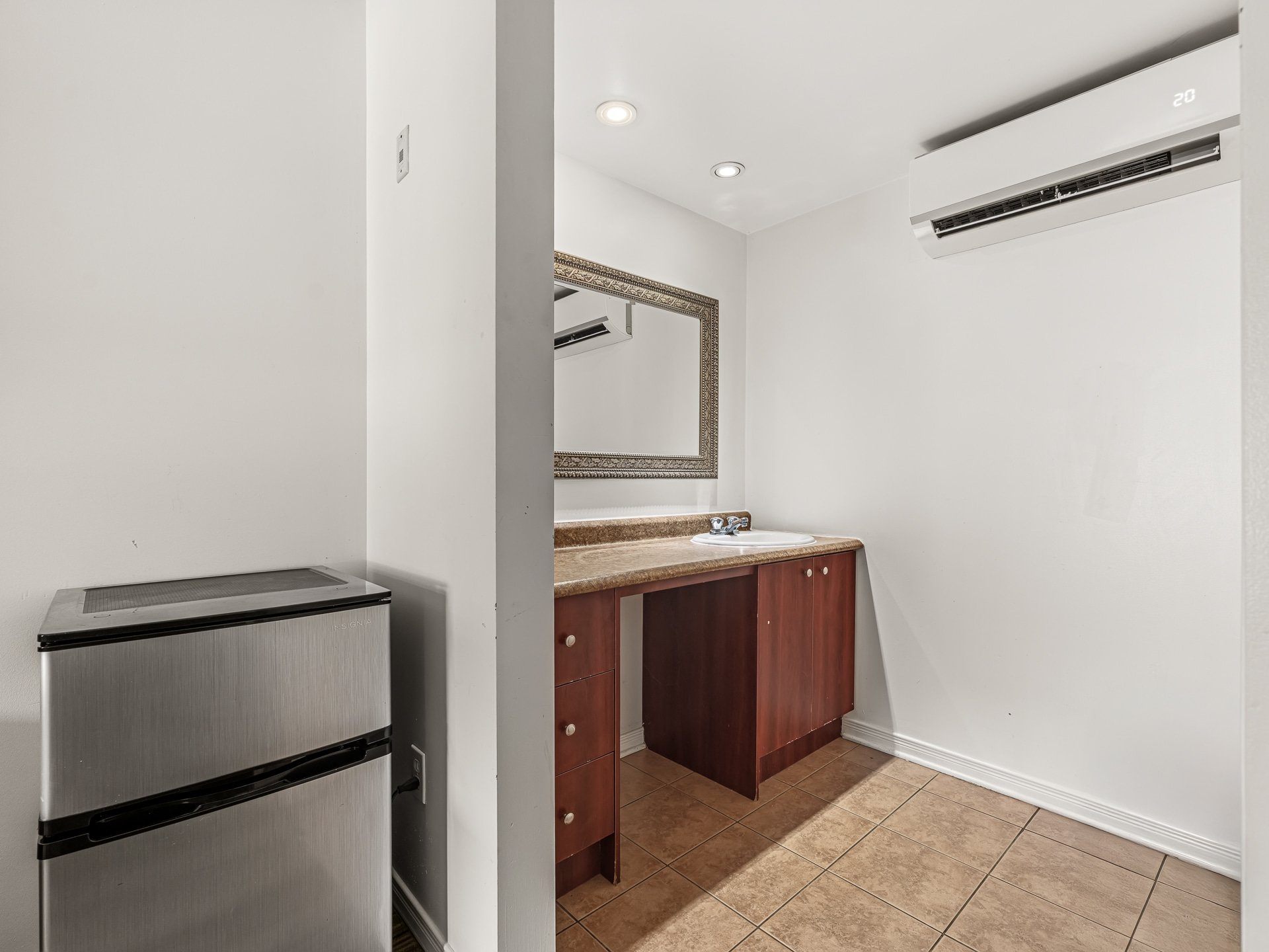17-Room Motel — Model 01