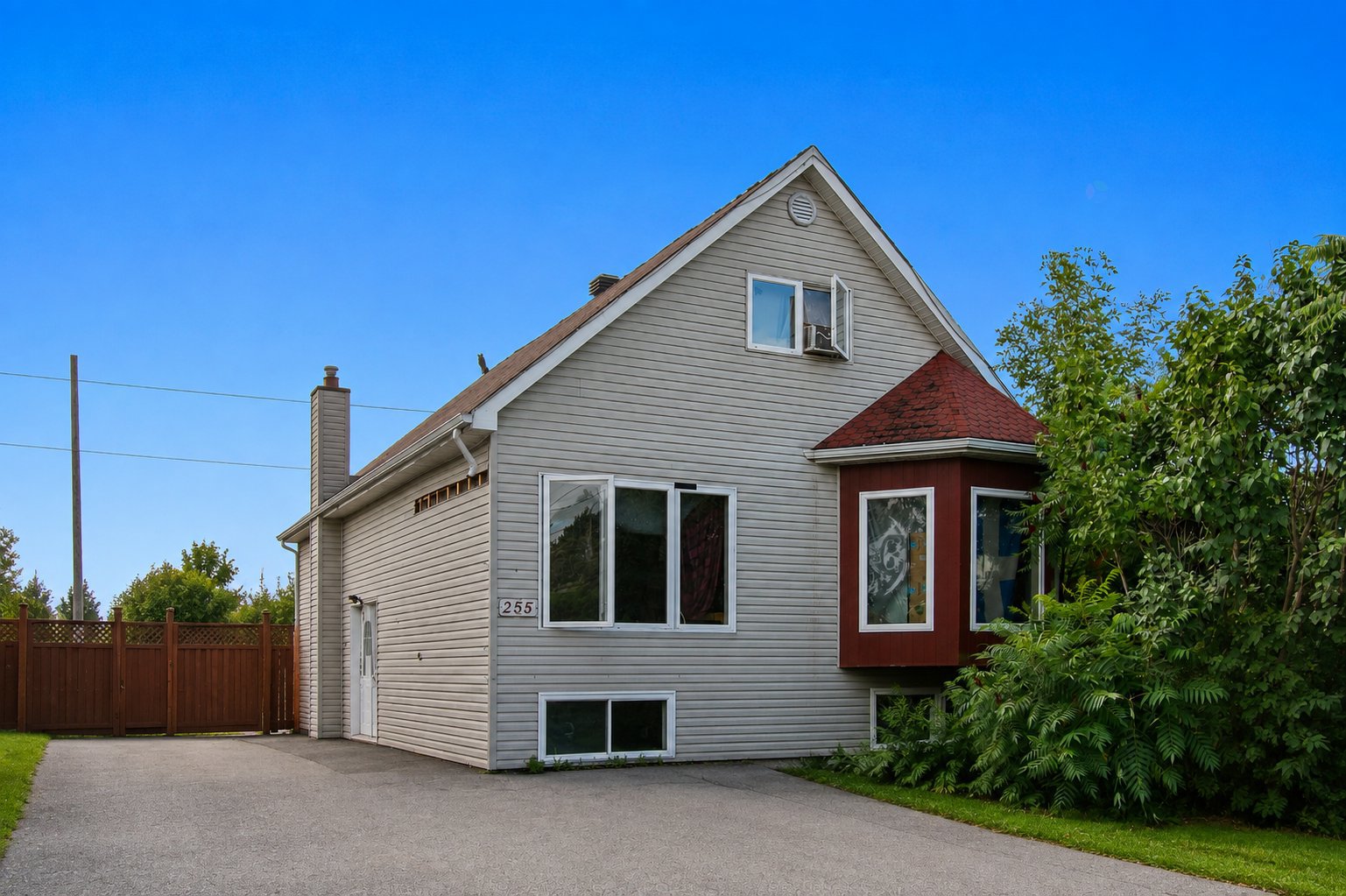 255 Rue Laurel 