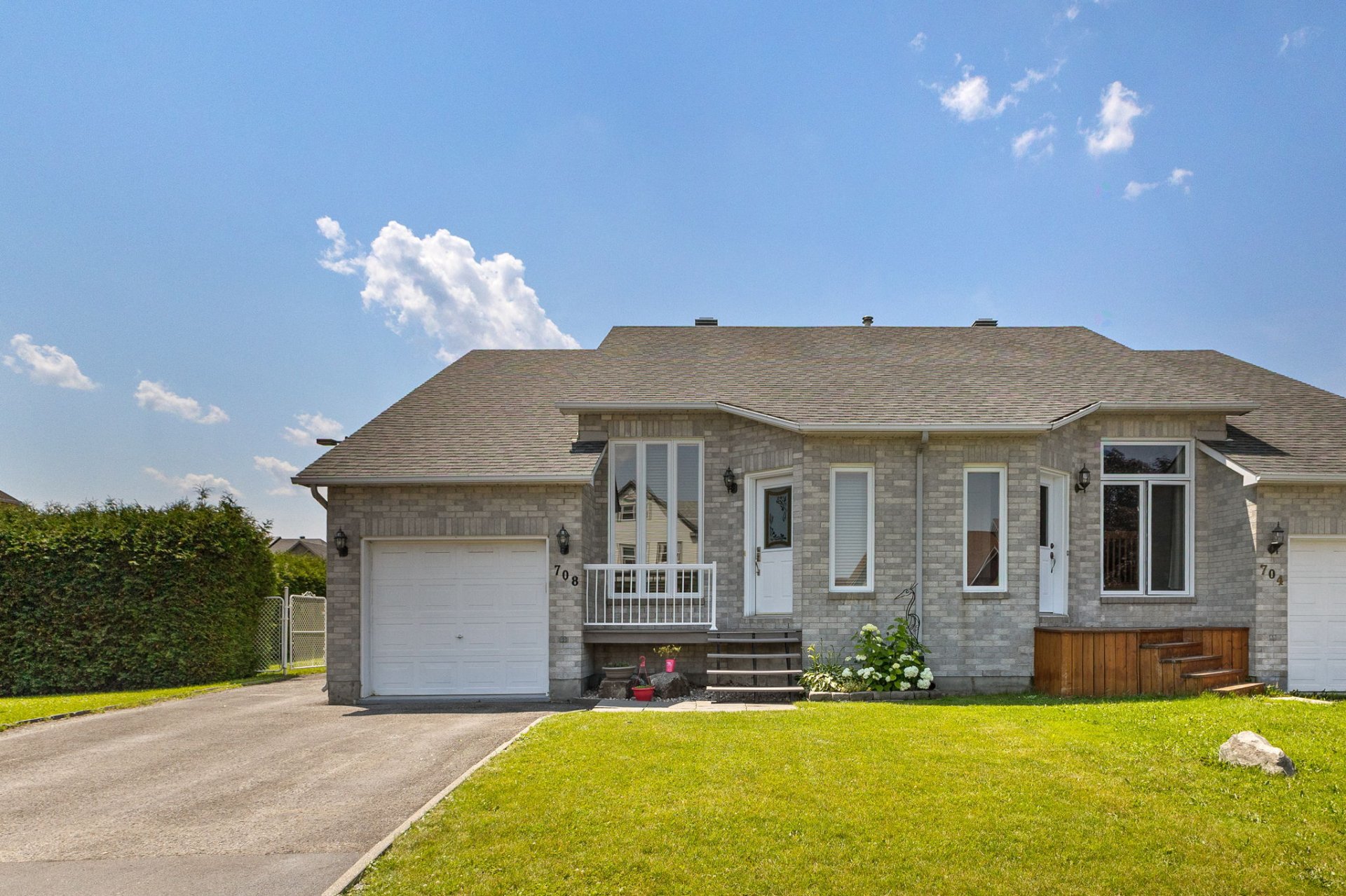 708 Rue Davidson E. 