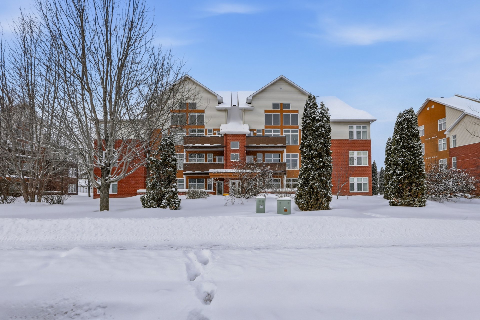 300 Boul. d'Europe 6