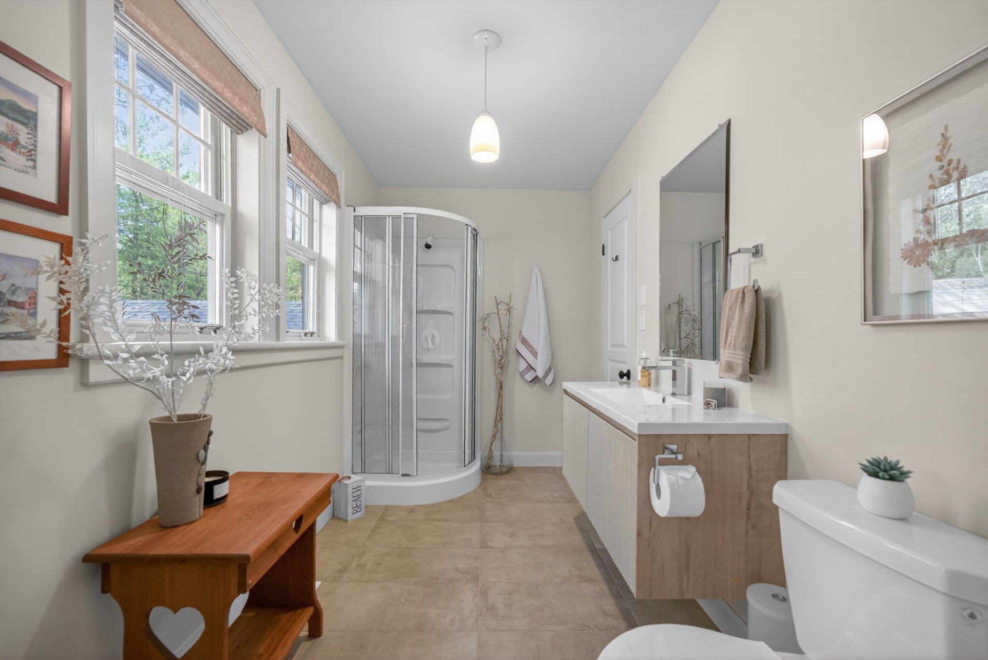 Salle de bains attenante à la CCP - chambre principale au 2e étage