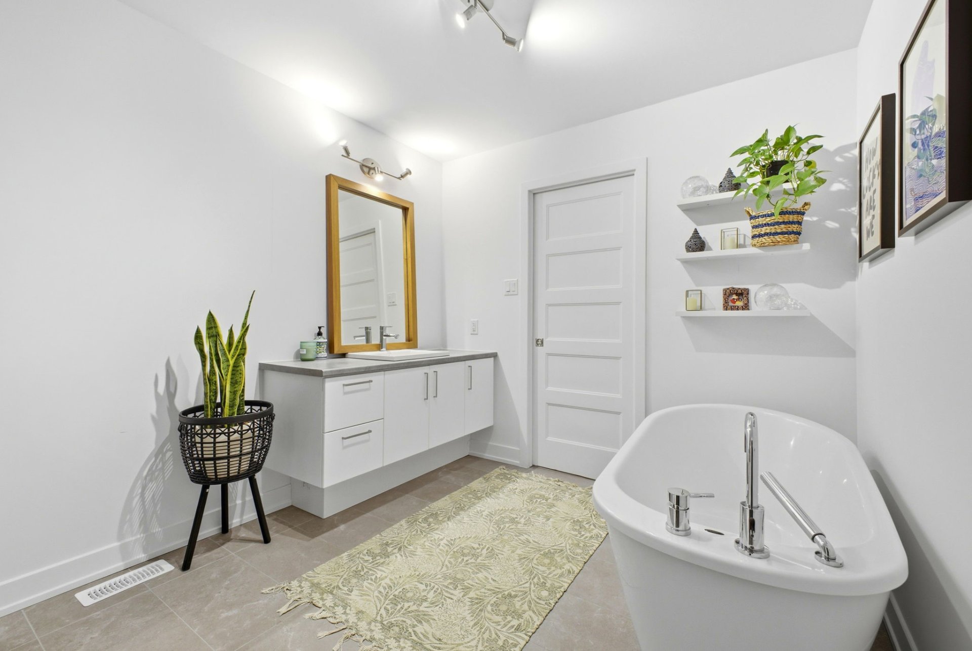 Salle de bains attenante à la CCP