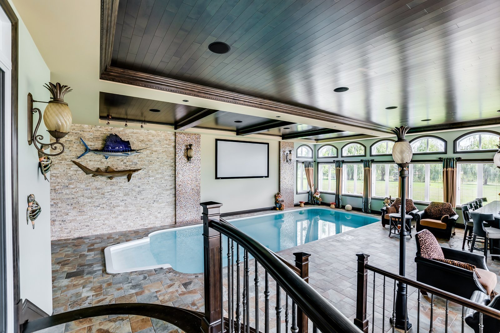 Autre - Piscine creusée intérieure chauffée