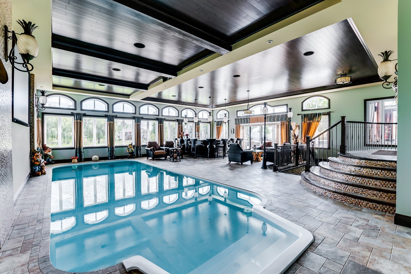 Autre - Piscine creusée intérieure chauffée