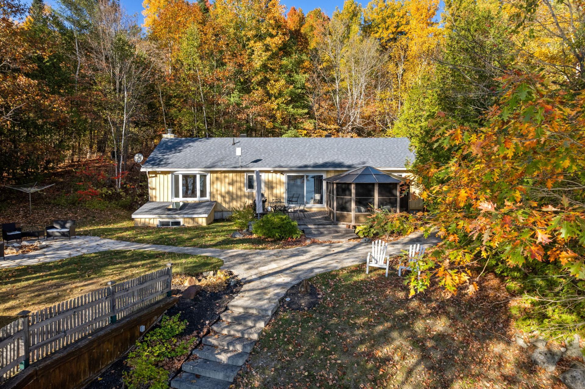 620 Ch. de Val-du-Lac 