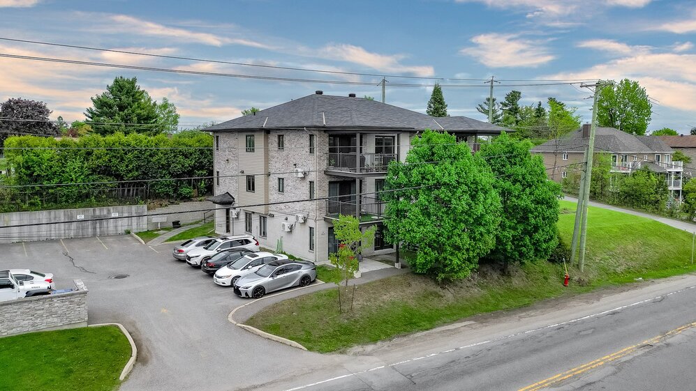 1815 Rue St-Louis 2
